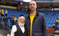 Watch: Thousands of Maccabi Tel Aviv basketball fans salute ZAKA