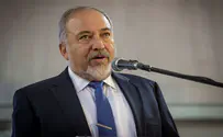 Liberman joins in criticism of police chief