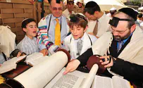 Study: Large numbers of Jews at each end of religious spectrum