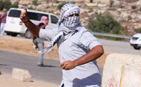 הרומנטיקה שבזריקת אבנים