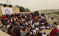 מחזקים את יהודי התפוצות במגוון שפות