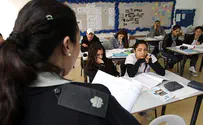 חינוך נפרד לבנות: בית יעקב? לא, 8200