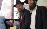 חב"ד העניקה מגילה לחיילים הפצועים