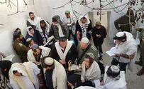 קריאת מגילת אסתר בקבר יהושע בן נון
