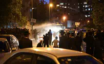 רימוני הלם וזרנוק מים על הקיצונים 