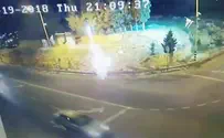 תיעוד: ערבים משליכים מטען זיקוקים