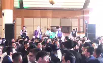 צפו: גרסה חסידית ל"טוי" בחתונה חרדית