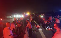 מזעזע: רכב פגע בצוותים שחילצו פצועים