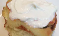  Gooey Cinnamon Buns with Cream Cheese Frosting