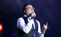 ריקוד בחצר הבית של יעקב שוואקי