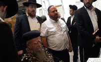 נכים וקשישים נאלצים לטפס מאה מדרגות