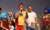 נשארים באותו סרט      