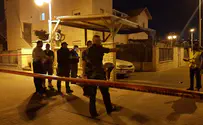 Гади Айзенкот на месте теракта в Адаме