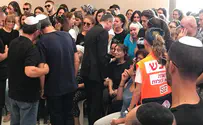 הבן הקטן קורא "אבא, אבא", הלב נשבר