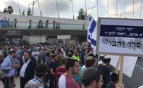 Фото и видео: сотни людей протестуют против гей-парада
