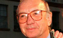 Award-winning playwright Neil Simon dies at 91