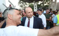Bennett visits Sderot ahead of start of school year