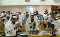 שרים ומנגנים סליחות במצפה יריחו