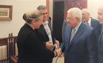 עם חמאס מדברים ואת עבאס מחרימים?