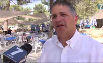 Pushing the Prime Minister to regulate settlements