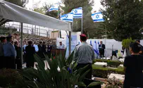 ''להתנהג בארצנו כמו בעלי הבית''