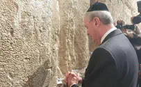 צפו: מושל ניו ג'רזי מתפלל בכותל
