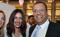 Regev supports Leon in second round
