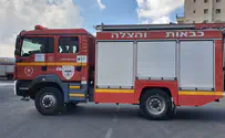 Who set fire to the Great Synagogue in Petah Tikva?