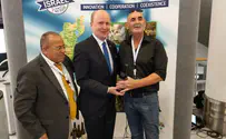A gift to the mayor of Frankfurt: Judea and Samaria products