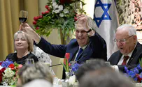 נשיא צ'כיה הרים פעמיים 'לחיים'