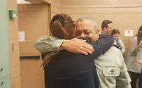 התרגשה עד דמעות מול הרמטכ''ל