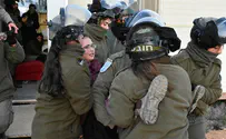 "בחאן אל אחמר מחייכים, בעמונה דמעות"