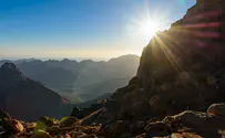 The timeless message of the suspended mountain
