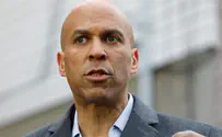 Democratic presidential candidate: I will not meet Farrakhan