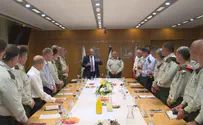 מבט על גנרלים ופוליטיקה