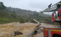 Watch: Dramatic rescue in Jerusalem's Nahal Arazim