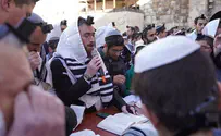 צפו: אלפים בתפילת ראש חודש בכותל