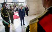 בכירים ברש"פ: עבאס מעדיף את גנץ