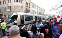 ירושלים: רבבות צעדו עם הרכבת הקלה