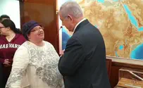 צפו: נתניהו נפגש עם בני משפחת באומל