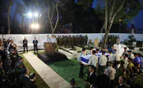 זכריה נשאר בן 22      