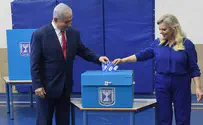 Haim Tzach/GPO Watch: Netanyahu votes, urges Israelis to 'choose well'
