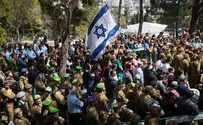 '20,000 people': Song inspired by mass funeral for lone soldier