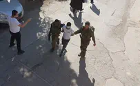 חברון: פלסטינים חסמו רכב ונעצרו