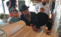 צפו: ספר תורה לזכר שלושת הנערים