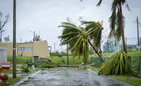 Israeli women help renovate hurricane-damaged community center