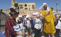 אלפי תלמידים בקבר שמואל הנביא