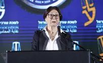 חיות בודקת מדיניות האיזוק בבתי המשפט