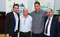 להפיל בניין בעזה - על כל בלון תבערה