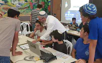 בישיבה תיכונית  קריית ארבע שואלים בכל יום: ''מה אברהם ושרה מצפים מאתנו?''